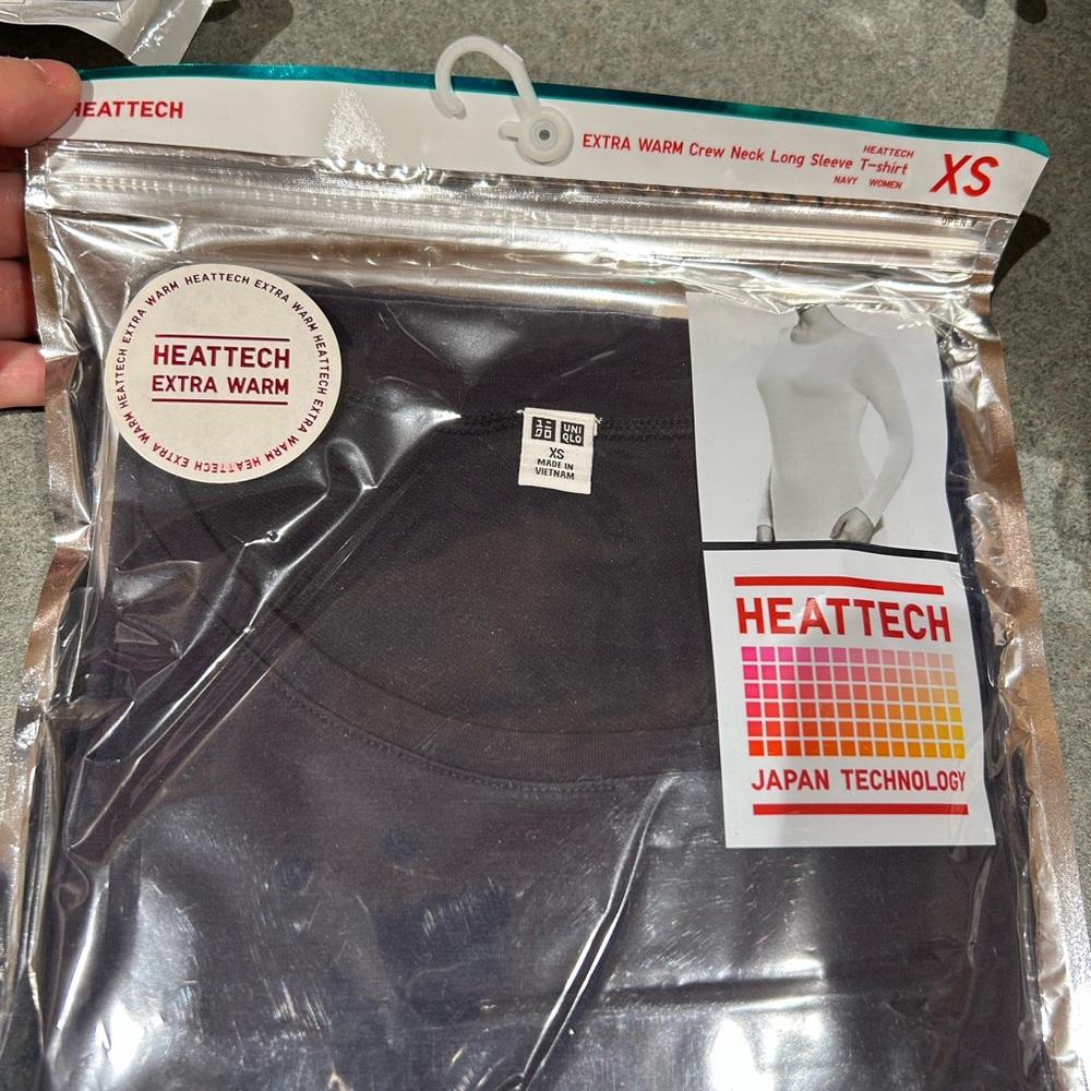 Uniqlo HEATTECH Extra warm long sleeve Top
